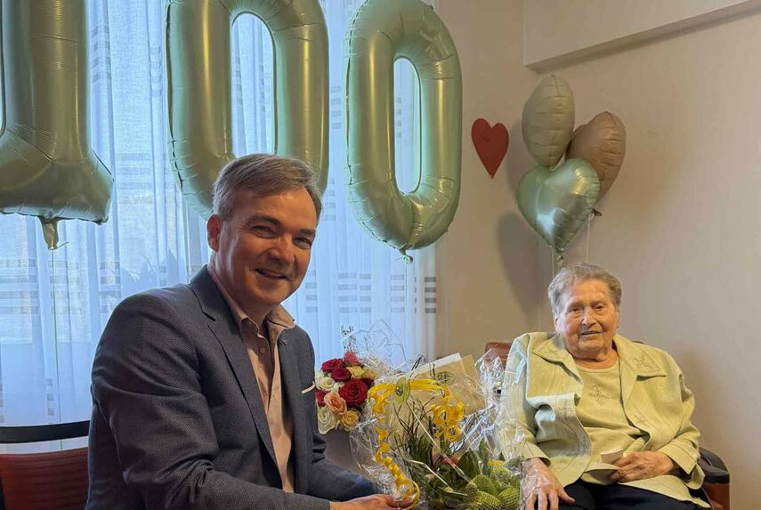 Glueckwunsch zum 100. Geburtstag Frau Anna-Maria Heinrichs